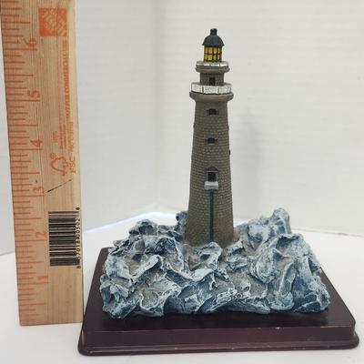 1998 Oneida Studios Lighthouse Point Minots Ledge MA Lighthouse Figurine