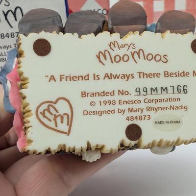 Vintage Mary's Moo Moos "A Friend Is Always There Beside You" Figurine 1998
