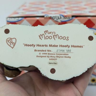 Vintage Mary's Moo Moos "Mooly Hearts Make Homes" Enesco Figurine