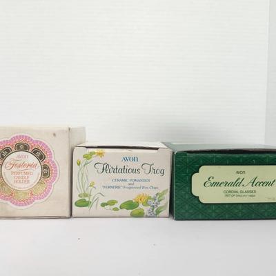Avon Vintage Home Decor Gift Lot Fostoria Candle Holder Flirtatious Frog Pomander Emerald Accent