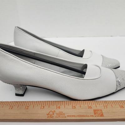 Mezzo by Vaneli Rickie White Nappa Slip On Heels Womens Size 6 1/2 M With Box
