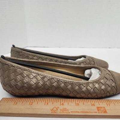 Vaneli Shera Taupe Afry Leather Woven Flats Womens Size 6 M Slip On Shoes With Box
