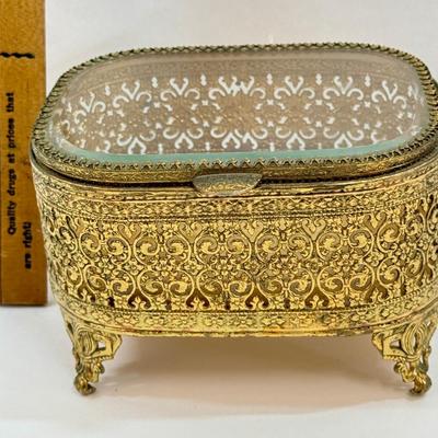 Sale Photo Thumbnail #142: Approx. 3.5" tall. Hinged glass lid. Great condition.