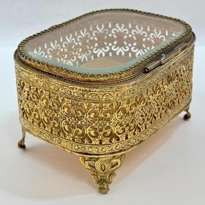 Sale Photo Thumbnail #144: Approx. 3.5" tall. Hinged glass lid. Great condition.