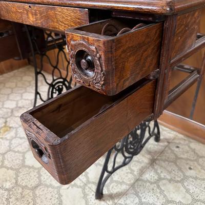 Antique Singer Treadle Sewing Machine w/ Oak Cabinet – Needs Belt