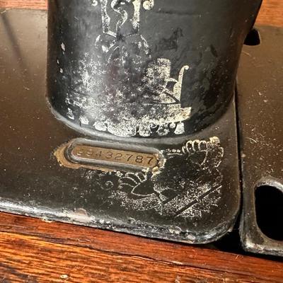 Antique Singer Treadle Sewing Machine w/ Oak Cabinet – Needs Belt