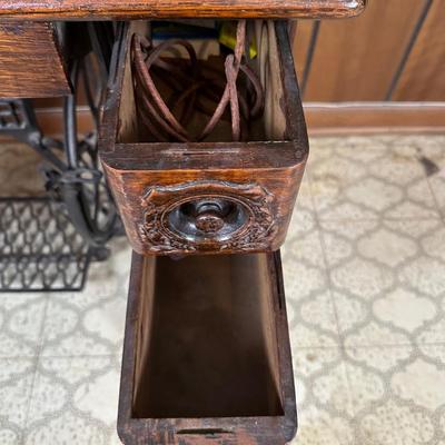 Antique Singer Treadle Sewing Machine w/ Oak Cabinet – Needs Belt