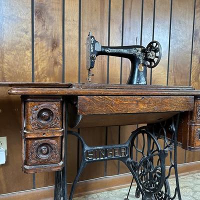 Antique Singer Treadle Sewing Machine w/ Oak Cabinet – Needs Belt