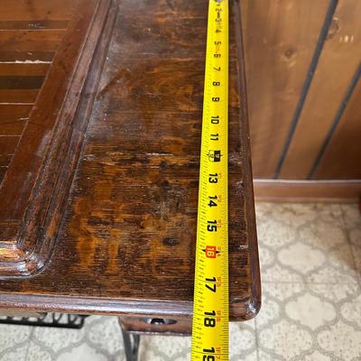 Antique Singer Treadle Sewing Machine w/ Oak Cabinet – Needs Belt