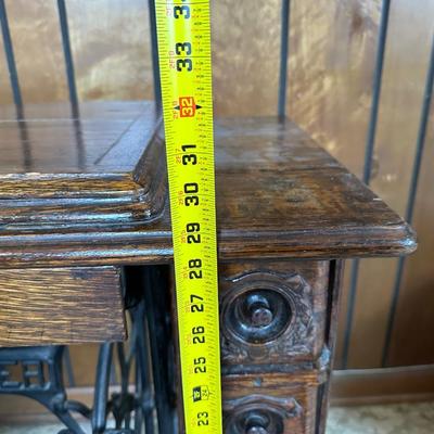 Antique Singer Treadle Sewing Machine w/ Oak Cabinet – Needs Belt