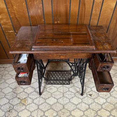 Antique Singer Treadle Sewing Machine w/ Oak Cabinet – Needs Belt