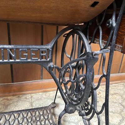 Antique Singer Treadle Sewing Machine w/ Oak Cabinet – Needs Belt