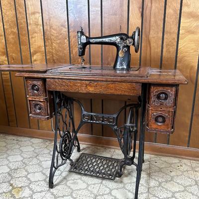 Antique Singer Treadle Sewing Machine w/ Oak Cabinet – Needs Belt