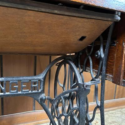 Antique Singer Treadle Sewing Machine w/ Oak Cabinet – Needs Belt