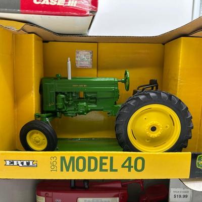ERTL 1/16 Die-Cast Tractor Lot – John Deere & Farmall (5 Tractors, Boxed)