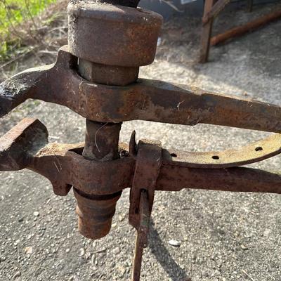 Antique Blacksmith Leg Vise / Post Vise