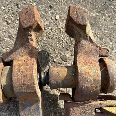 Antique Blacksmith Leg Vise / Post Vise