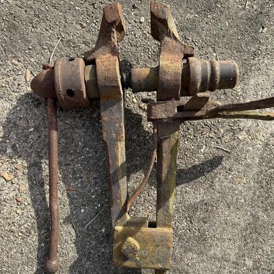 Antique Blacksmith Leg Vise / Post Vise
