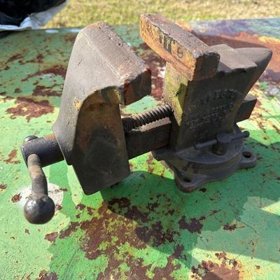 Vintage ATHOL No. 450 Bench Vise