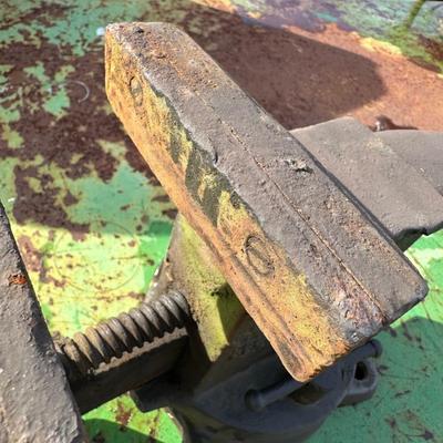 Vintage ATHOL No. 450 Bench Vise