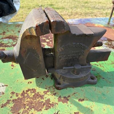 Vintage ATHOL No. 450 Bench Vise