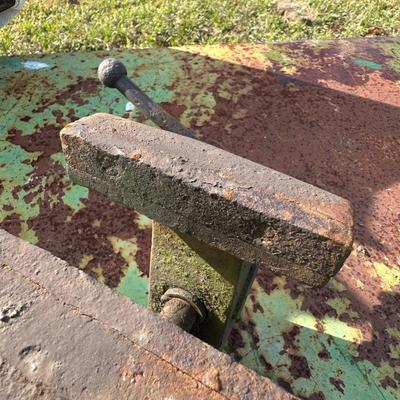 Vintage ATHOL No. 450 Bench Vise