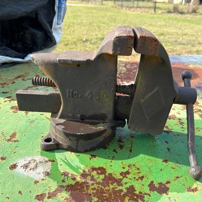 Vintage ATHOL No. 450 Bench Vise