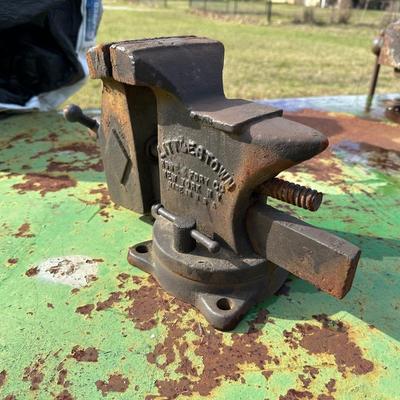 Vintage ATHOL No. 450 Bench Vise