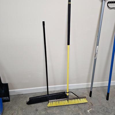 Assortment of Yard & Garden Tools (G2-JS)