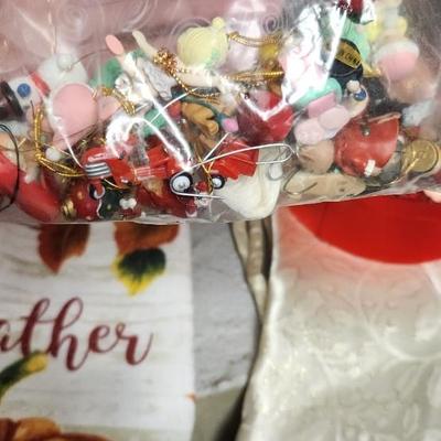 Sale Photo Thumbnail #27: Neat lot from all the Holidays