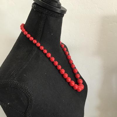 Sale Photo Thumbnail #91: Beautiful Vintage chili red lucite graduated bead necklace 
Please see attached photos