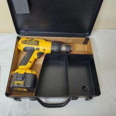 DeWalt Cordless Drill/Flashlight Sets (G2-JS)