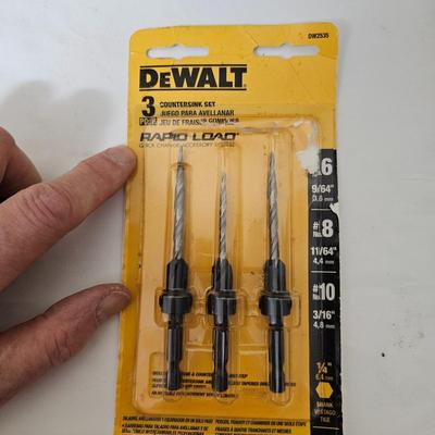 DeWalt Cordless Drill/Flashlight Sets (G2-JS)