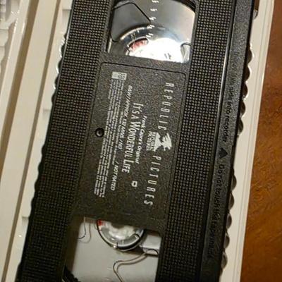 Vintage VHS Clamshell Movie Lot (4 Films) – Disney Classics & Frank Capra’s It’s a Wonderful Life – Family Collection