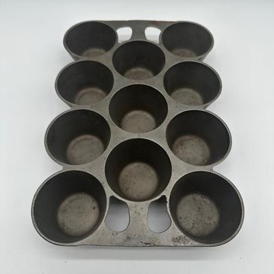 Vintage Griswold Cast Iron Muffin / Gem Pan #948 No. 10 – Erie, PA USA