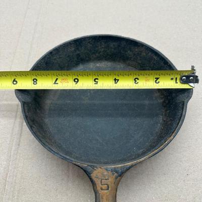 Vintage Griswold No. 5 Cast Iron Skillet – Large Block Logo