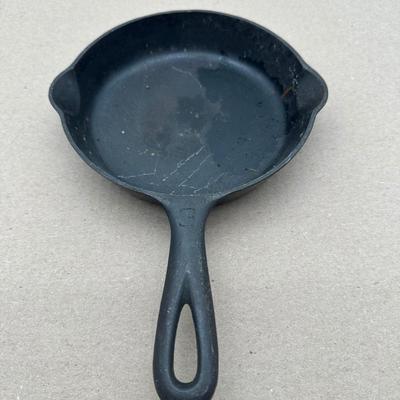 Vintage Griswold No. 3 Cast Iron Skillet – Small Logo, Erie PA