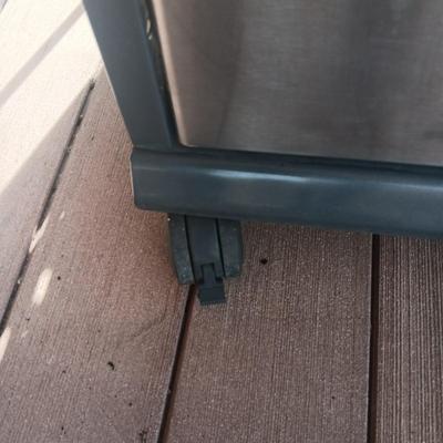 BROIL KING GAS OR PROPANE GRILL WITH LOCKING WHEELS AND QUALITY PROTECTIVE COVER