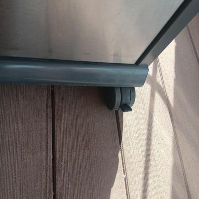 BROIL KING GAS OR PROPANE GRILL WITH LOCKING WHEELS AND QUALITY PROTECTIVE COVER