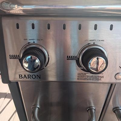 BROIL KING GAS OR PROPANE GRILL WITH LOCKING WHEELS AND QUALITY PROTECTIVE COVER