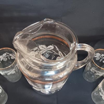 BARTLETT COLLINS 12 GLASS TUMBLERS, PITCHER AND CRREAM/SUGAR SET WITH ETCHED GRAPEVINE PATTERN AND GOLD TRIM