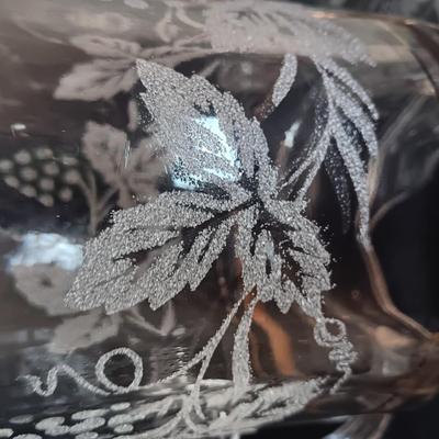 BARTLETT COLLINS 12 GLASS TUMBLERS, PITCHER AND CRREAM/SUGAR SET WITH ETCHED GRAPEVINE PATTERN AND GOLD TRIM