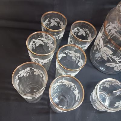 BARTLETT COLLINS 12 GLASS TUMBLERS, PITCHER AND CRREAM/SUGAR SET WITH ETCHED GRAPEVINE PATTERN AND GOLD TRIM