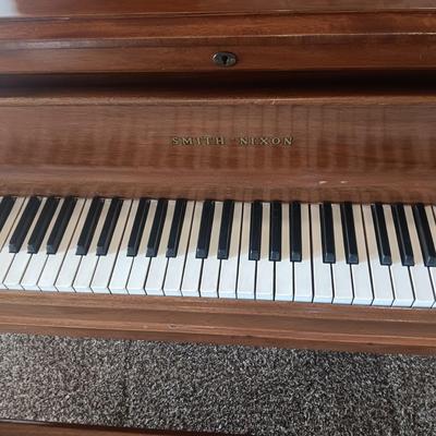 BEAUTIFUL SMITH & NIXON ANTIQUE GRAND PIANO IN EXCELLENT CONDITION (READ DESCRIPTION)