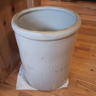 #12 BUCKEYE POTTERY CO. BLUE RIBBON BRAND CROCK IN VERY GOOD CONDITION