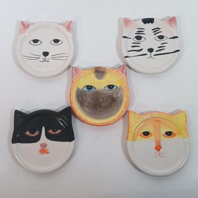 LOT 23: MCM Freeman McFarlin Siamese Cat Statue with Bandwagon Inc Cat Coasters & More