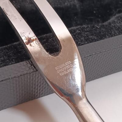 LOT 25: Longaberger Pottery Woven Traditions Bundt Pan, Kirk & Matz Sheffield Carving Knife and Fork, Pampered Chef Easy Accent...