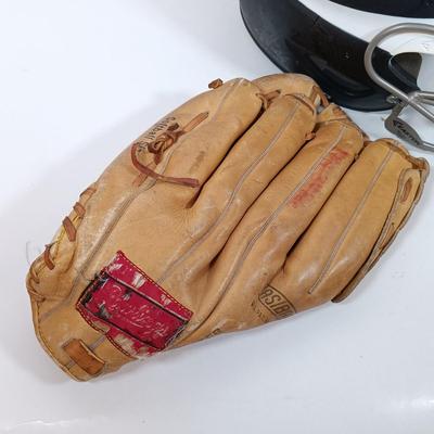 LOT 42: Vintage Bowman Football Cards, NWT Rawlings Baseball Glove, KMart 20th Anniversary Baseball Cards, Purina Co Baseball Cards &...