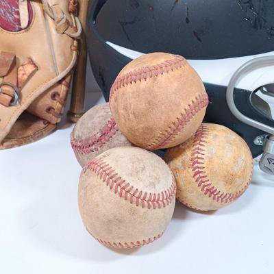 LOT 42: Vintage Bowman Football Cards, NWT Rawlings Baseball Glove, KMart 20th Anniversary Baseball Cards, Purina Co Baseball Cards &...