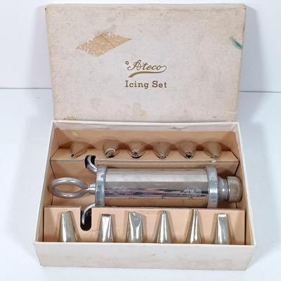 LOT 44: Sears 1978 Merry Mushroom Jars, Ateco Icing Set, Wear Ever Cookie Gun & Moulinex Julienne